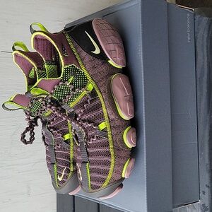 Nike Ispa volt green